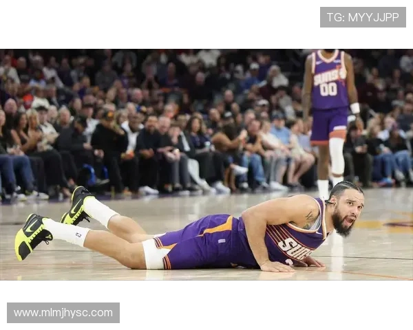 狄龙上半场表现抢眼15投8中砍下18分助球队奋战老东家